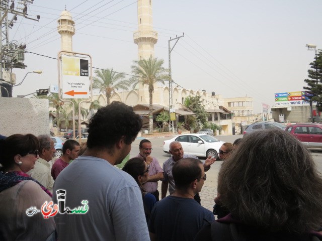 كفرقاسم - فيديو : وفد يساري في زيارة لمعالم كفرقاسم برفقة الاستاذ شوكت ورئيس البلدية المحامي عادل بدير ..